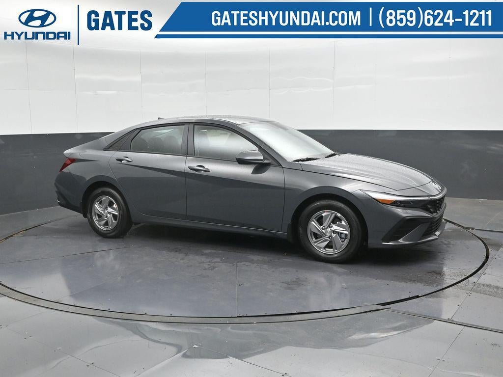 2025 Hyundai Elantra SE Active SRC