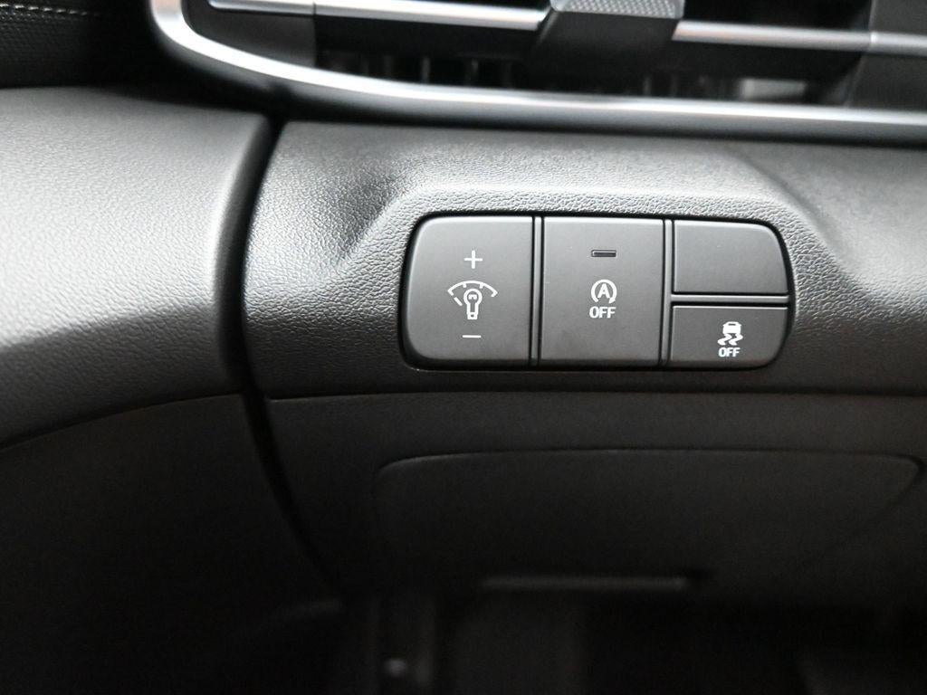 2025 Hyundai Elantra SE Active SRC