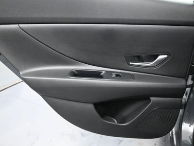 2025 Hyundai Elantra SE Active SRC