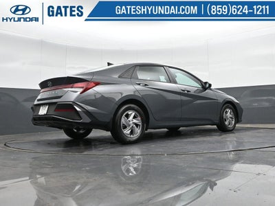 2025 Hyundai Elantra SE Active SRC
