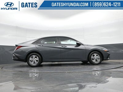 2025 Hyundai Elantra SE Active SRC