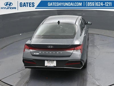 2025 Hyundai Elantra SE Active SRC