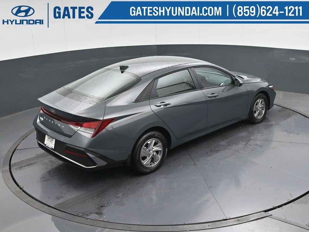 2025 Hyundai Elantra SE Active SRC