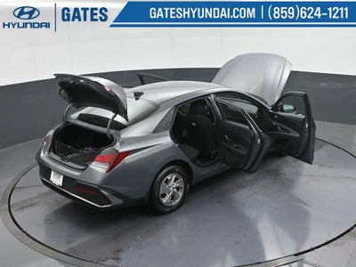 2025 Hyundai Elantra SE Active SRC