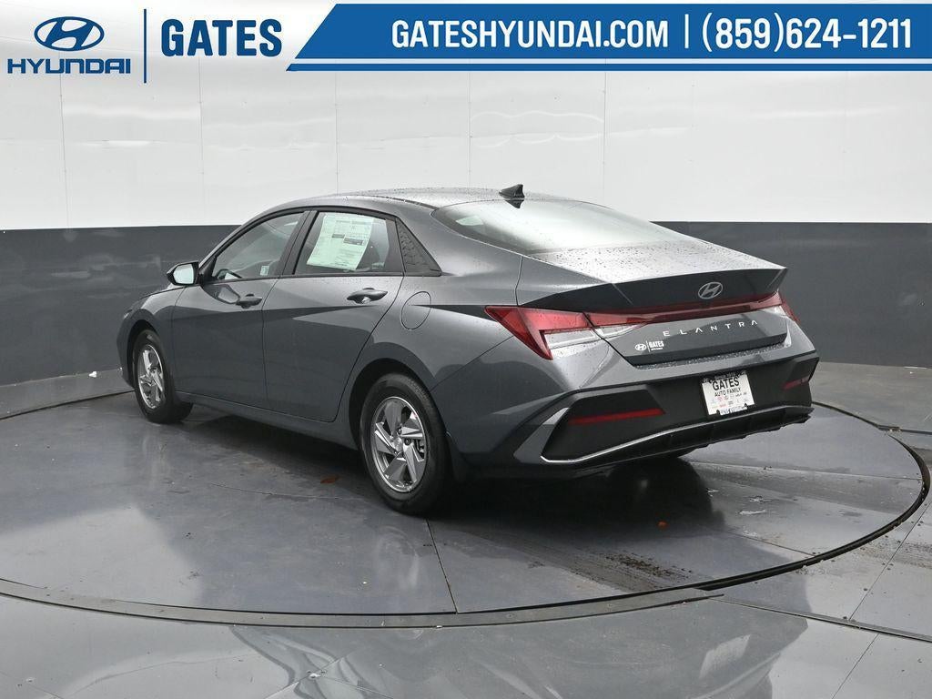 2025 Hyundai Elantra SE Active SRC