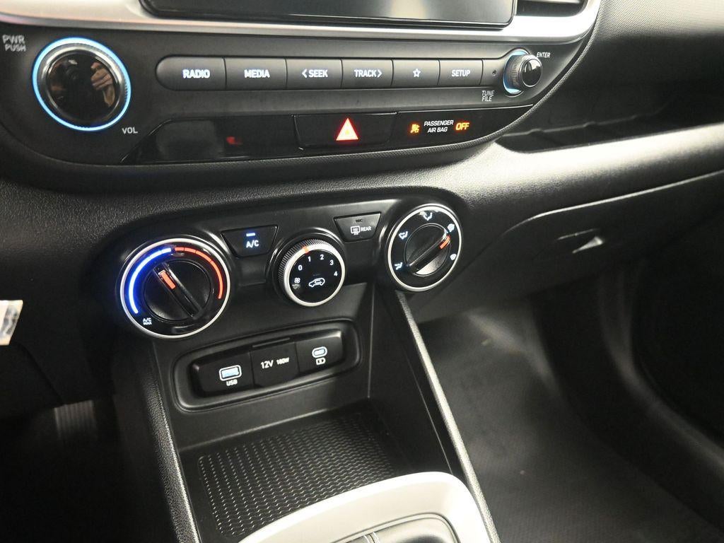 2025 Hyundai Venue SE Active SRC