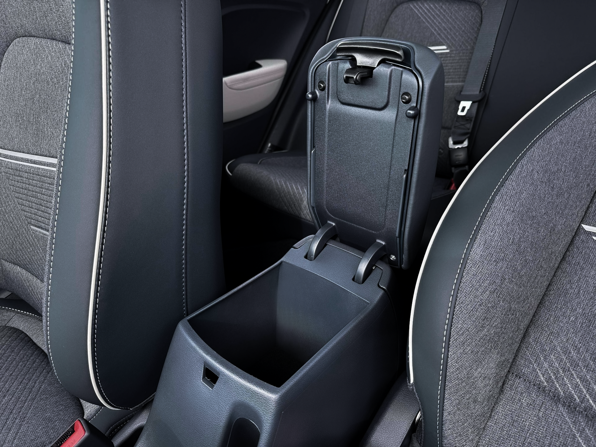 2026 Hyundai Venue SEL W/ 2-Tone Roof