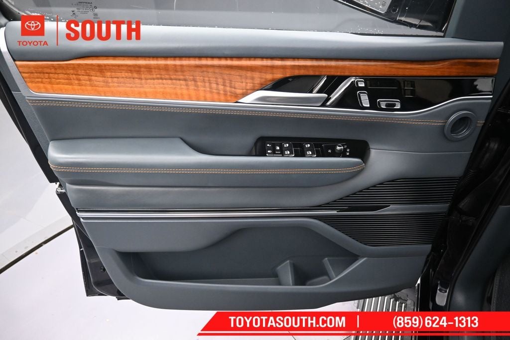 2022 Jeep Grand Wagoneer Series III