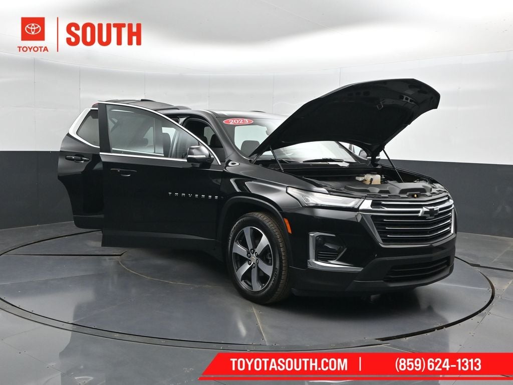 2023 Chevrolet Traverse LT Leather