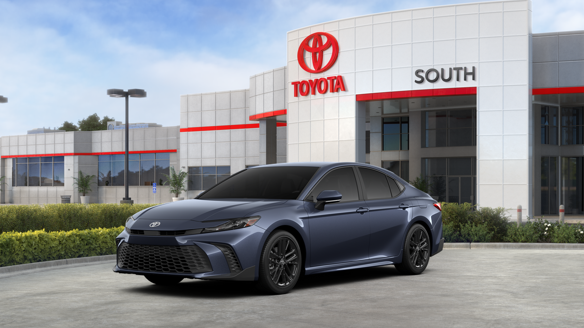 2026 Toyota Camry SE Hybrid's photo