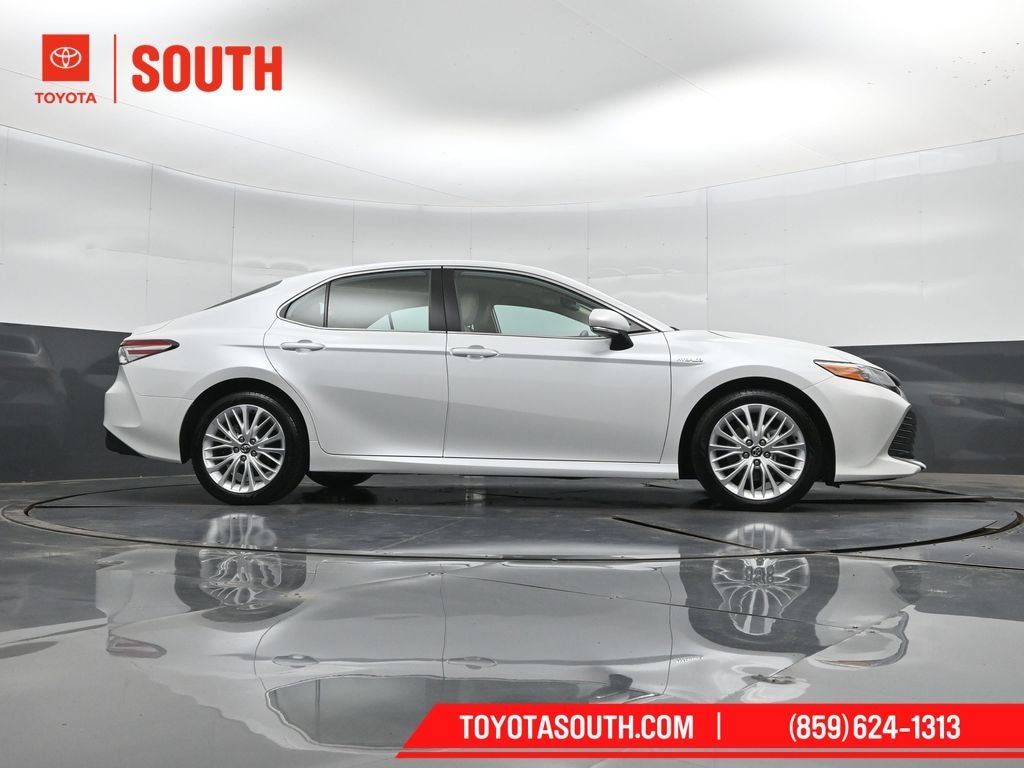 2020 Toyota Camry Hybrid XLE