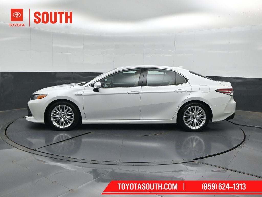 2020 Toyota Camry Hybrid XLE