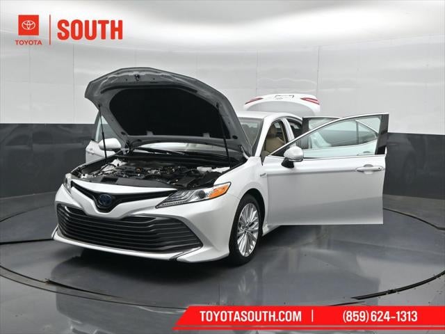 2020 Toyota Camry Hybrid XLE