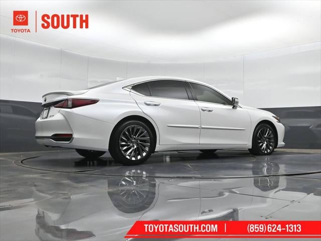 2025 Lexus ES 300h Ultra Luxury