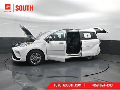 2023 Toyota Sienna XSE 7 Passenger