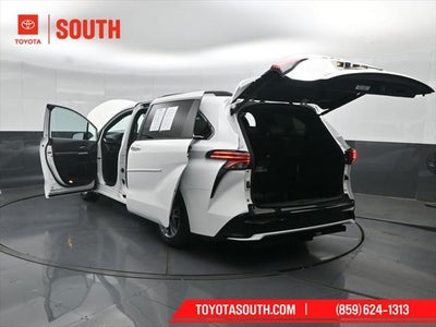 2023 Toyota Sienna XSE 7 Passenger