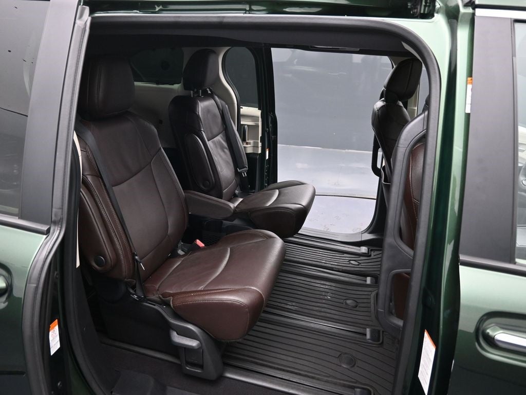 2024 Toyota Sienna Platinum 7 Passenger