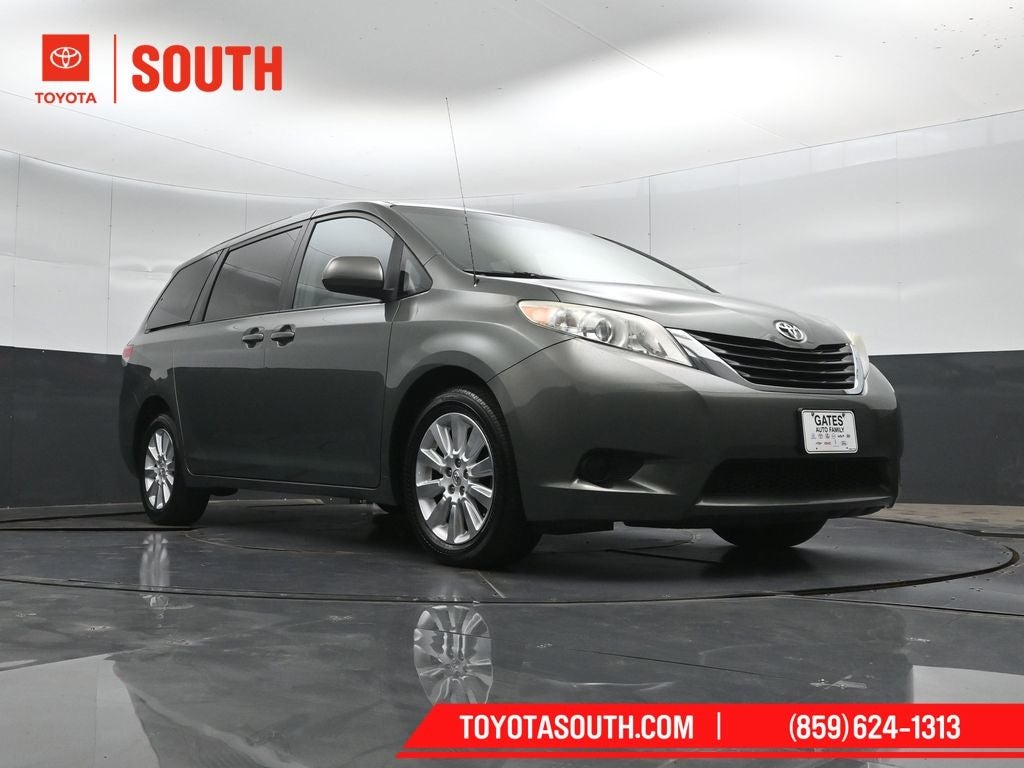 2014 Toyota Sienna LE 7 Passenger