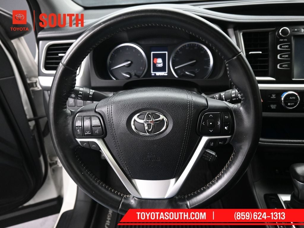 2017 Toyota Highlander SE