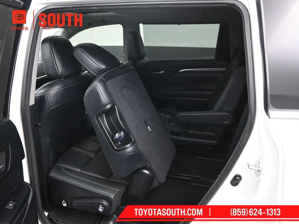 2017 Toyota Highlander SE