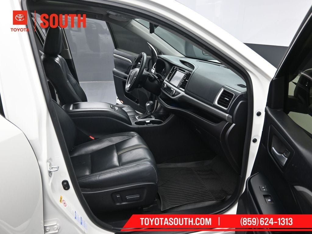 2017 Toyota Highlander SE