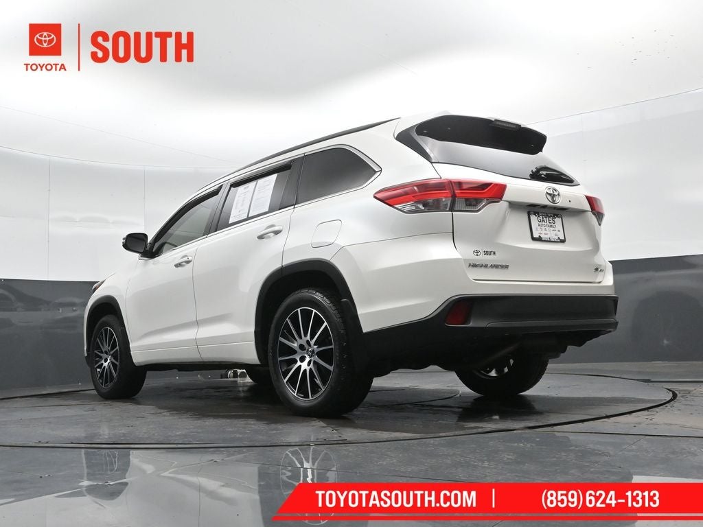 2017 Toyota Highlander SE
