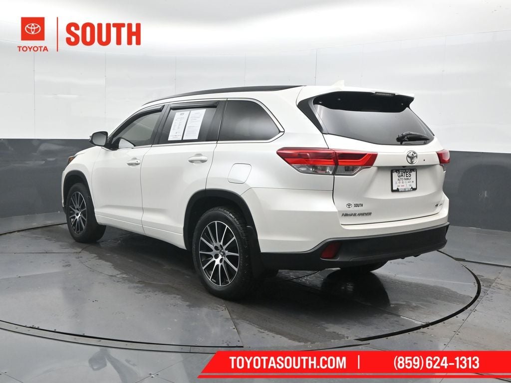 2017 Toyota Highlander SE