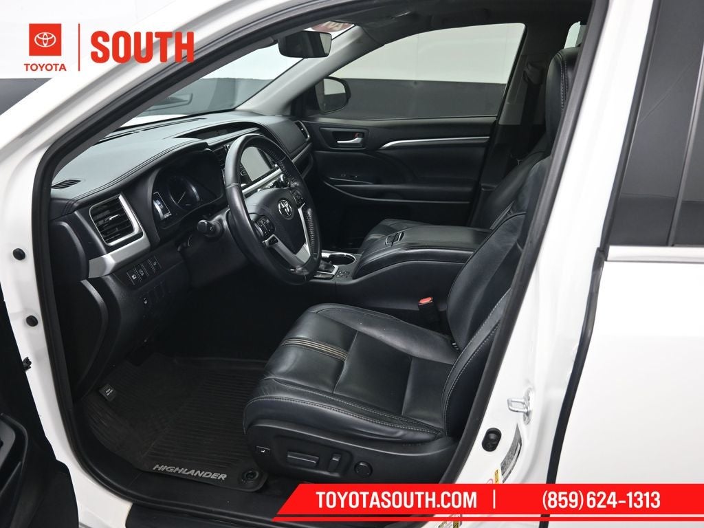 2017 Toyota Highlander SE