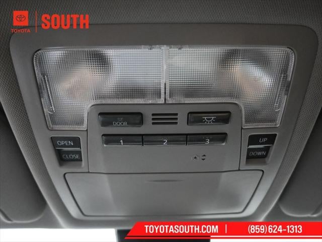 2017 Toyota Highlander SE