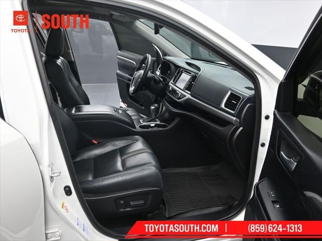 2017 Toyota Highlander SE