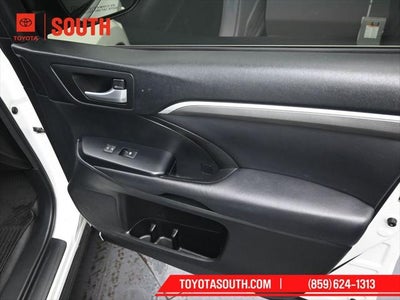 2017 Toyota Highlander SE