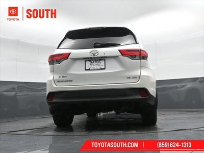 2017 Toyota Highlander SE