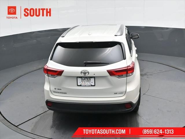 2017 Toyota Highlander SE