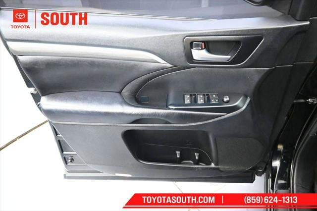 2019 Toyota Highlander SE