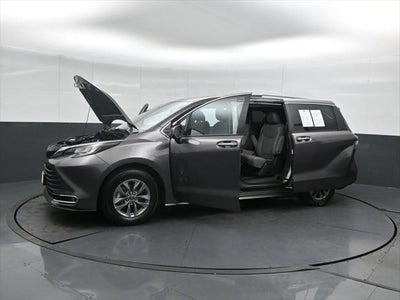 2023 Toyota Sienna XLE 7 Passenger
