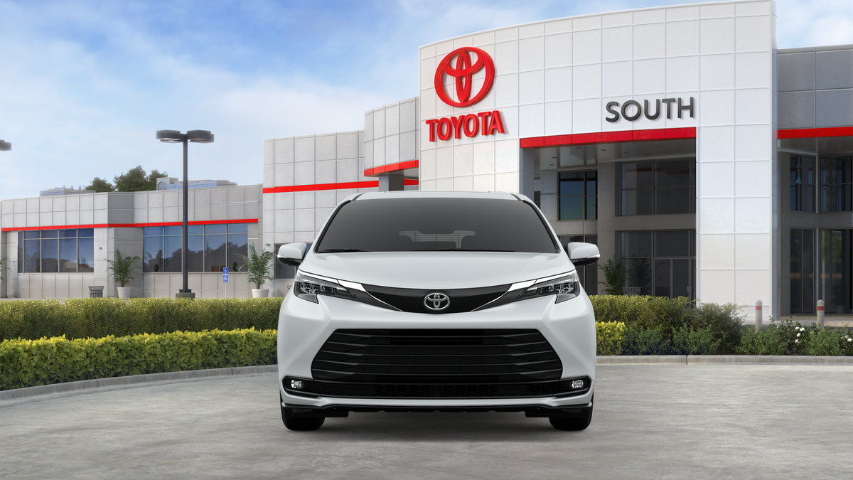 2026 Toyota Sienna XLE 8 Passenger