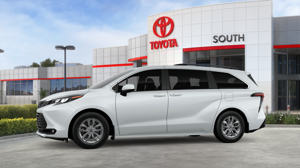 2026 Toyota Sienna XLE 8 Passenger
