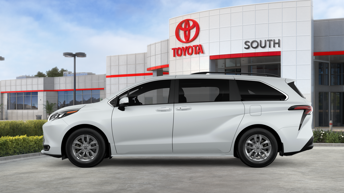 2026 Toyota Sienna XLE 8 Passenger