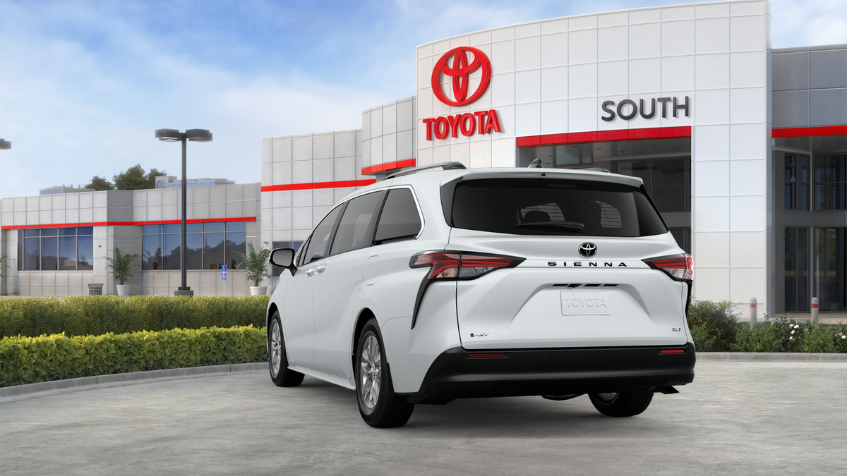 2026 Toyota Sienna XLE 8 Passenger