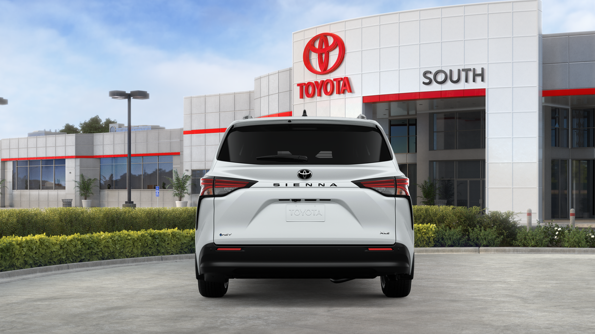 2026 Toyota Sienna XLE 8 Passenger