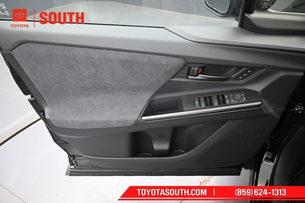 2026 Toyota C-HR XSE
