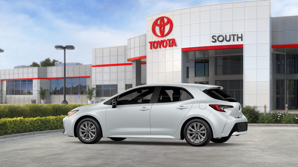 2027 Toyota Corolla Hatchback SE