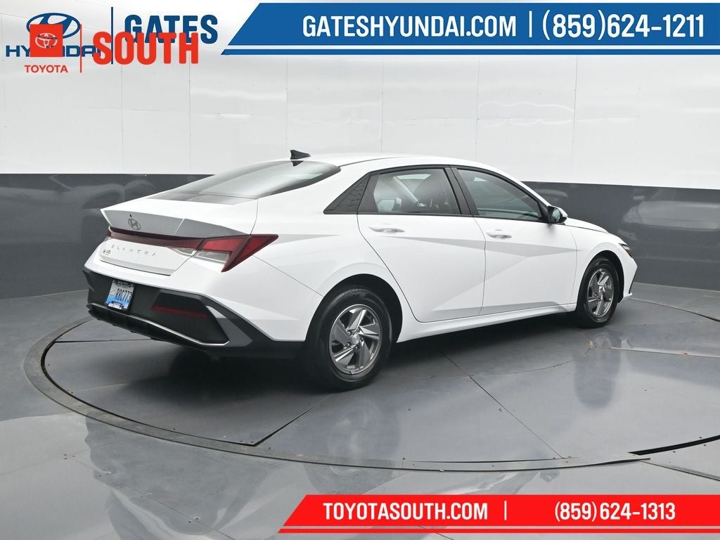 2025 Hyundai Elantra SE