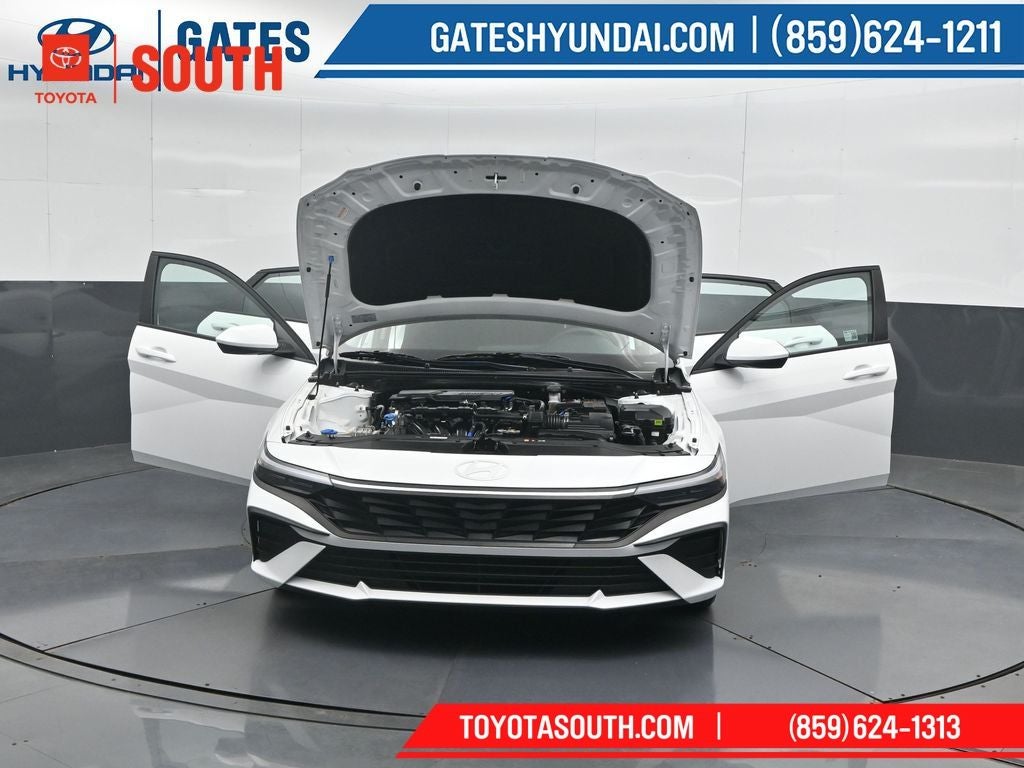 2025 Hyundai Elantra SE