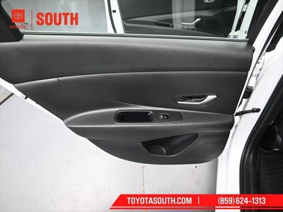 2025 Hyundai Elantra SE