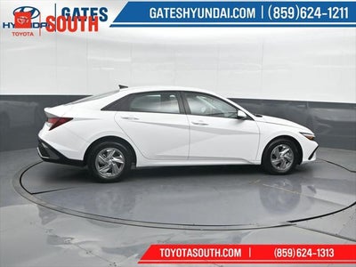 2025 Hyundai Elantra SE