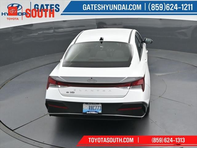 2025 Hyundai Elantra SE