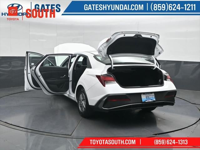 2025 Hyundai Elantra SE