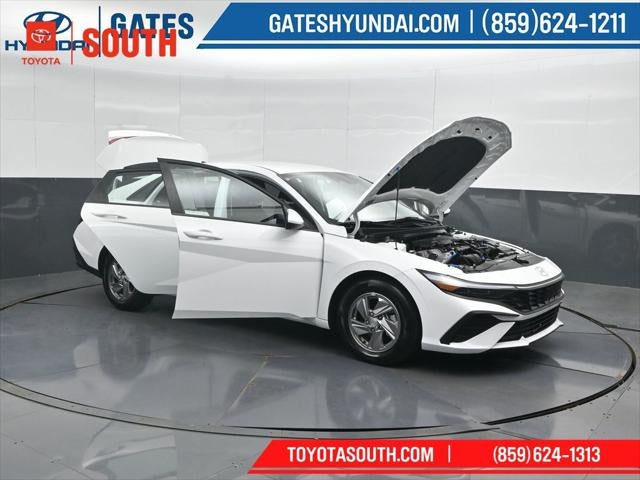 2025 Hyundai Elantra SE