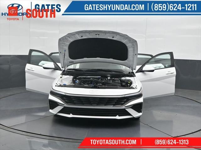 2025 Hyundai Elantra SE